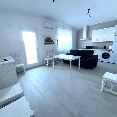 Senoron & Requeson Apartment *